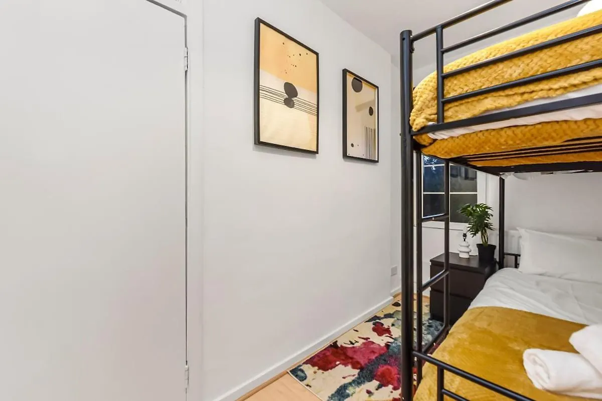 Cosy Cityscape Two Bed Apartment London 0*,  United Kingdom