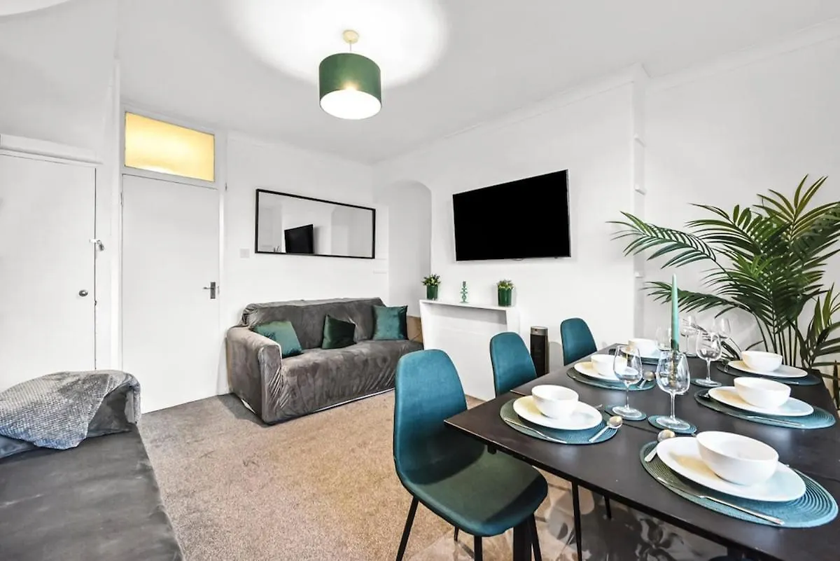 Cosy Cityscape Two Bed Apartment London United Kingdom