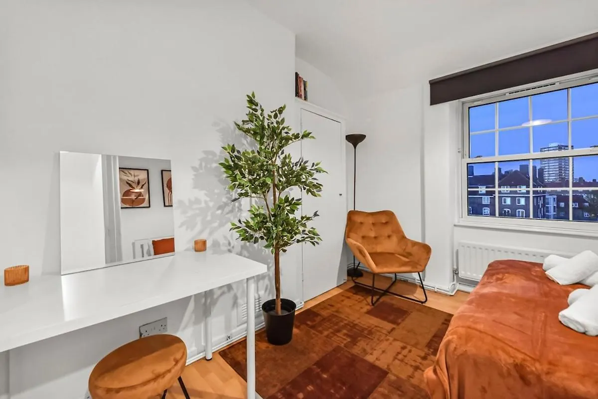 Cosy Cityscape Two Bed Apartment London