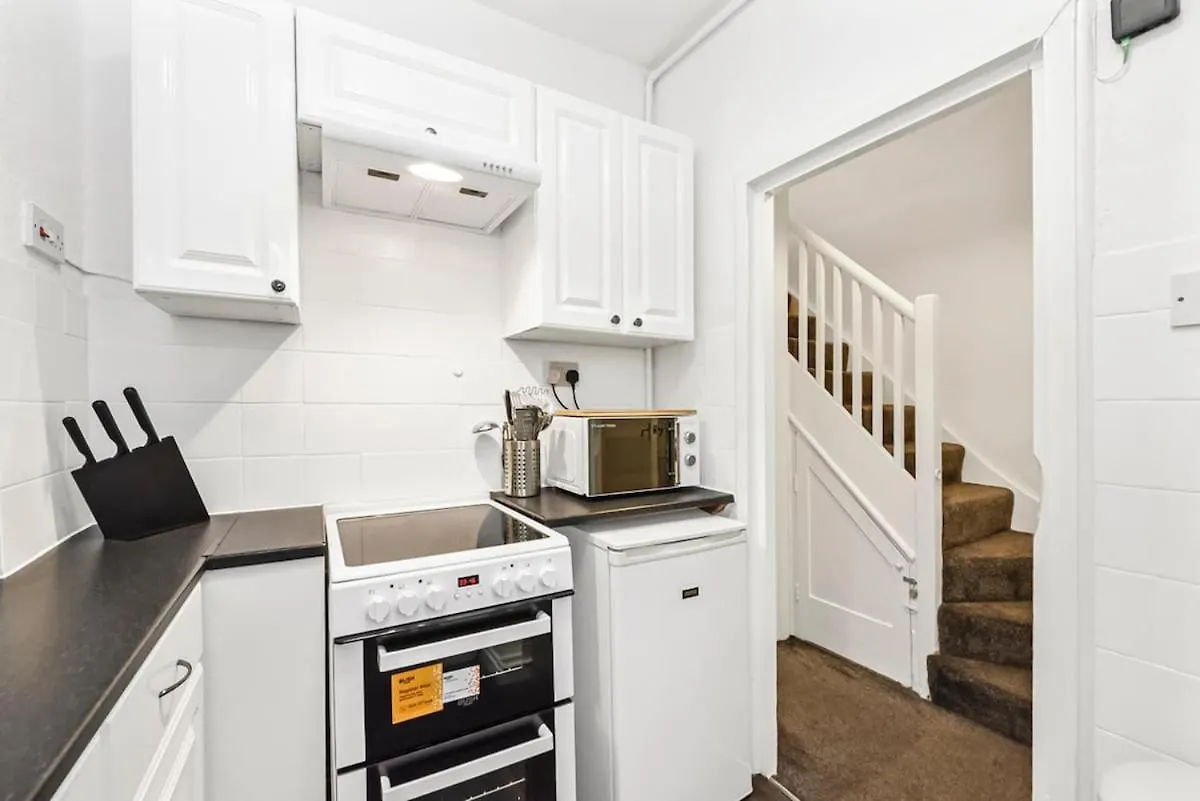Cosy Cityscape Two Bed Apartment London